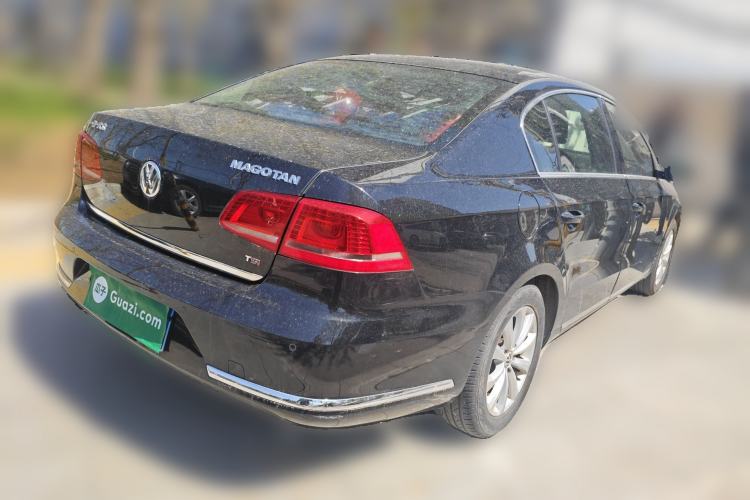 Used Volkswagen Magotan 2015 Facelift 1.8TSI Luxury Model Rear Right 45 Deg