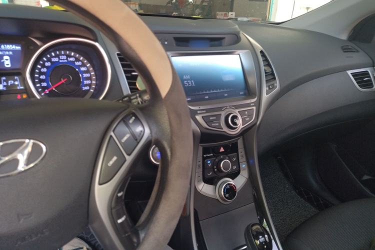 Used Hyundai Elantra (5th Generation / Langdong) 2016 1.6L Automatic Prestige Model Center Console