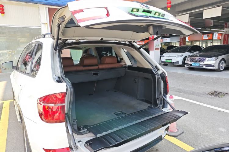 Used BMW X5 2011 xDrive35i Leading Model Trunk
