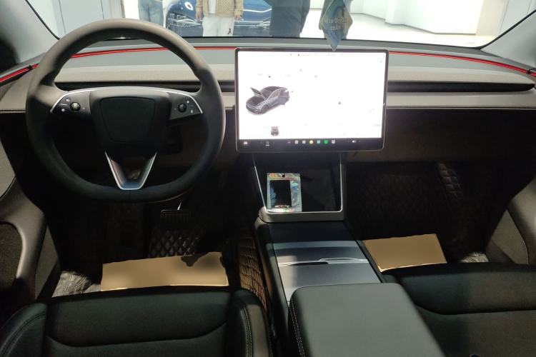 Used Tesla Model Y 2025 Rear-Wheel-Drive Version Center Console