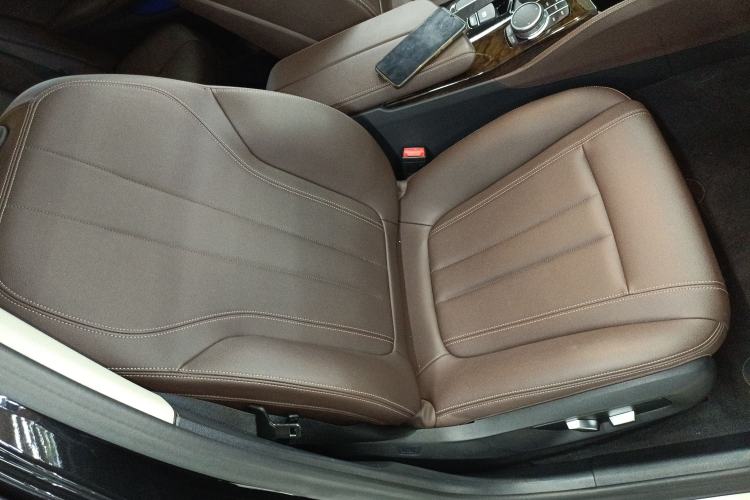 Used BMW 5 Series 2020 525Li Luxury Package Right Front Seat