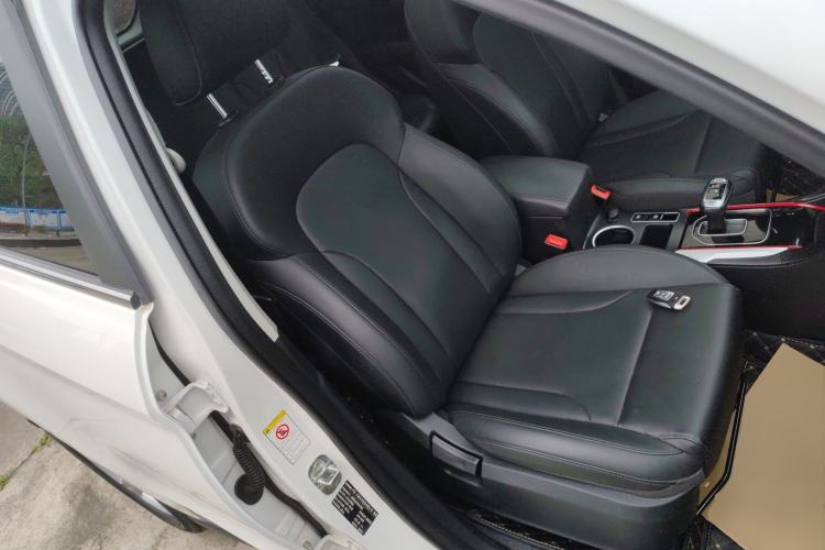 Used Haval H2 2018 Chuanxiang Edition Blue Badge 1.5T Dual-Clutch Two-Wheel Drive Fashionable Model
