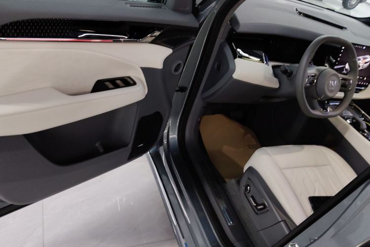 Used Zeekr 009 2024 7-Seater Walk-Through Version Four-Wheel Drive 108 kWh
