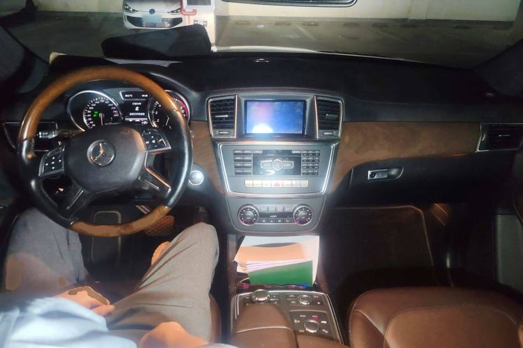 Used Mercedes-Benz GL-Class 2013 GL 500 4MATIC Center Console