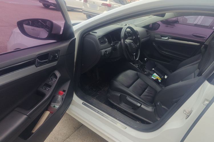 Used Volkswagen Sagitar 2017 1.6L Manual Comfort Model Driver Seat