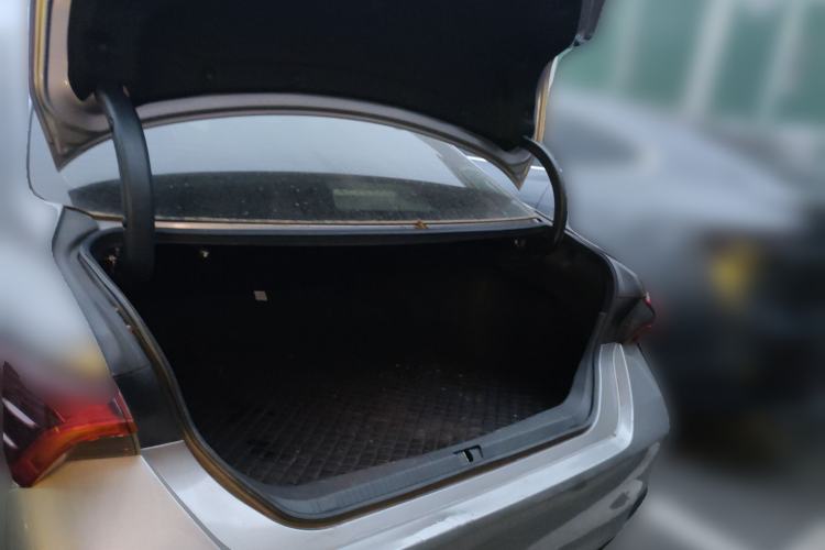 Used Toyota Avalon 2019 Dual-Engine 2.5L Luxury Edition China VI Standard