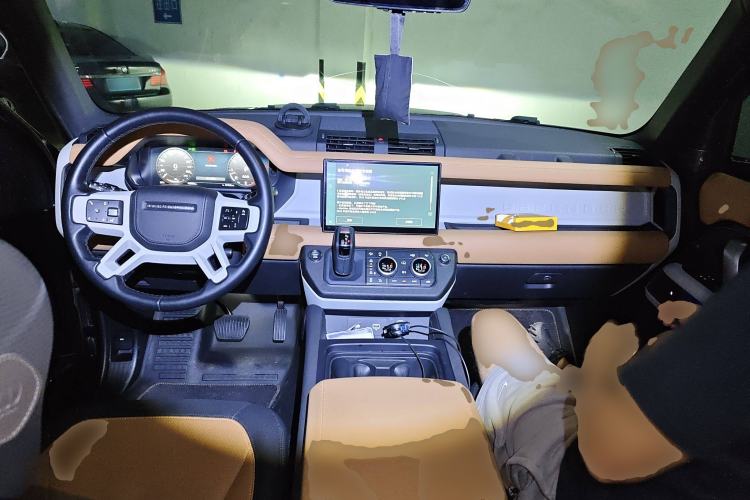 Used Land Rover Defender 2023 Facelift 110 3.0T P400 X-DYNAMIC HSE Center Console