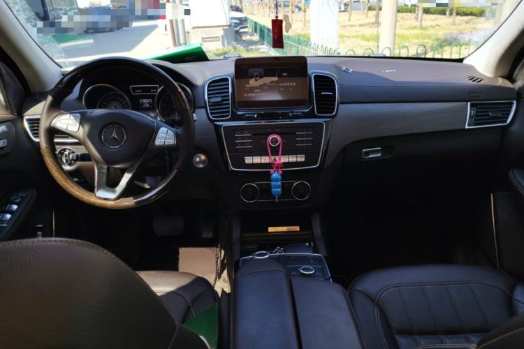 Used Mercedes-Benz GLE 2018 GLE 400 4MATIC Exclusive Edition Center Console