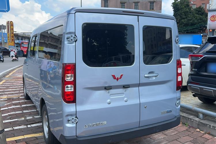 Used Wuling Yangguang 2024 300KM Comfort Version Passenger Van 75kW
