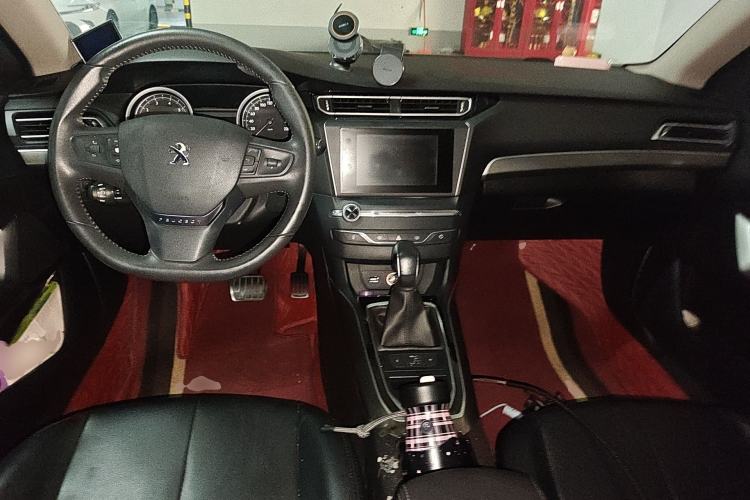 Used Peugeot 408 2014 1.8L Automatic Luxury Edition Center Console