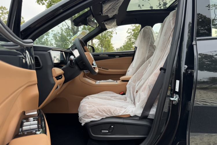 Used Geely Galaxy L7 2025 EM-i 115km Exploration Edition Interior 5