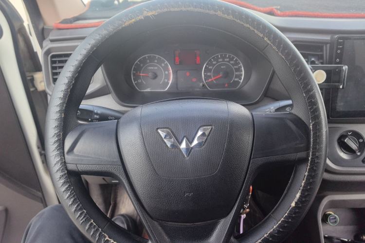 Used Wuling Hongguang V 2019 1.5L Jingqu Edition Sealed-Window Vehicle China VI LAR