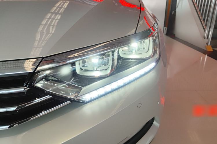 Used Volkswagen Magotan 2019 330TSI DSG Leading Edition China V Standard
