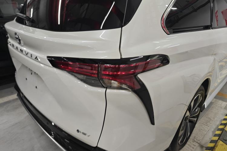 Used Toyota Granvia 2024 2.5L Hybrid Prestige ULTRA Edition Exterior 3