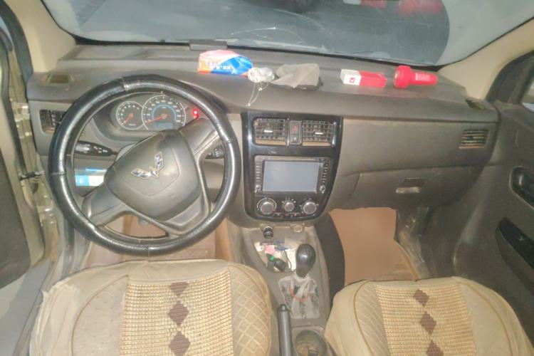 Used Wuling Rongguang V 2016 1.5L Standard Version Center Console