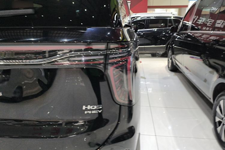 Used Hongqi HQ9 PHEV 2024 2.0T Four-Wheel Drive Business Edition Right Rear Taillight