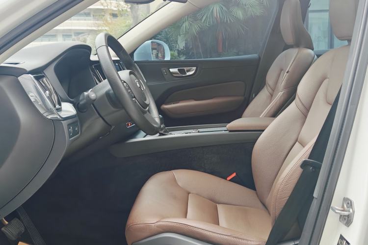 Used Volvo XC60 2019 T5 4x4 Smart Edition China V Standard