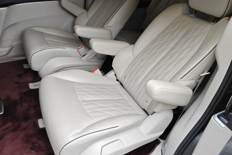 Used Buick GL8 2021 Land Cruiser Executive Class 652T Smart Luxury Model Left Rear Seat