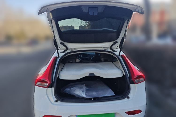 Used Volvo V40 2015 1.6T Zhiyi Edition
