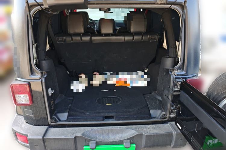 Used Jeep Wrangler 2015 3.0L Sahara Four-Door Comfort Edition Trunk