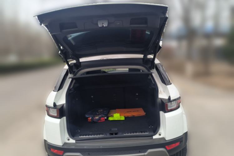 Used Land Rover Range Evoque 2018 240 PS SE Smart Brilliance Edition Trunk