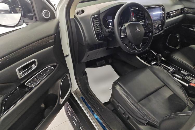Used Mitsubishi Outlander 2019 2.0L Two-Wheel Drive Comfort Edition 5 Seats China VI Standard
