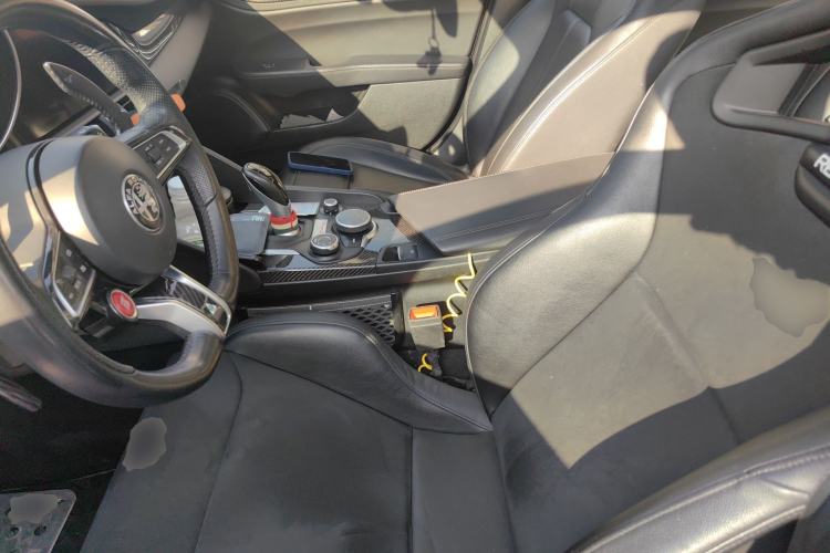 Used Alfa Romeo Giulia 2017 2.0T 280HP Luxury Edition Left Front Seat