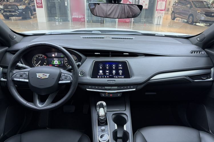 Used Cadillac XT4 2020 Revised Version 28T Two-Wheel Drive Leading Edition Interior 2