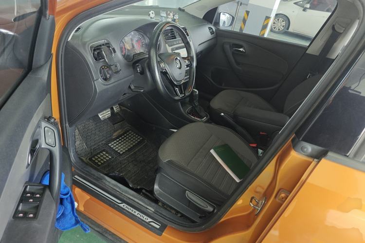Used Volkswagen Polo 2014 1.6L Cross Polo Automatic Driver Seat