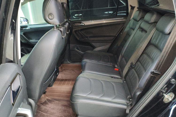 Used Volkswagen Tiguan L 2021 330TSI Automatic Two-Wheel Drive R-Line Enhanced Edition Left Rear Seat