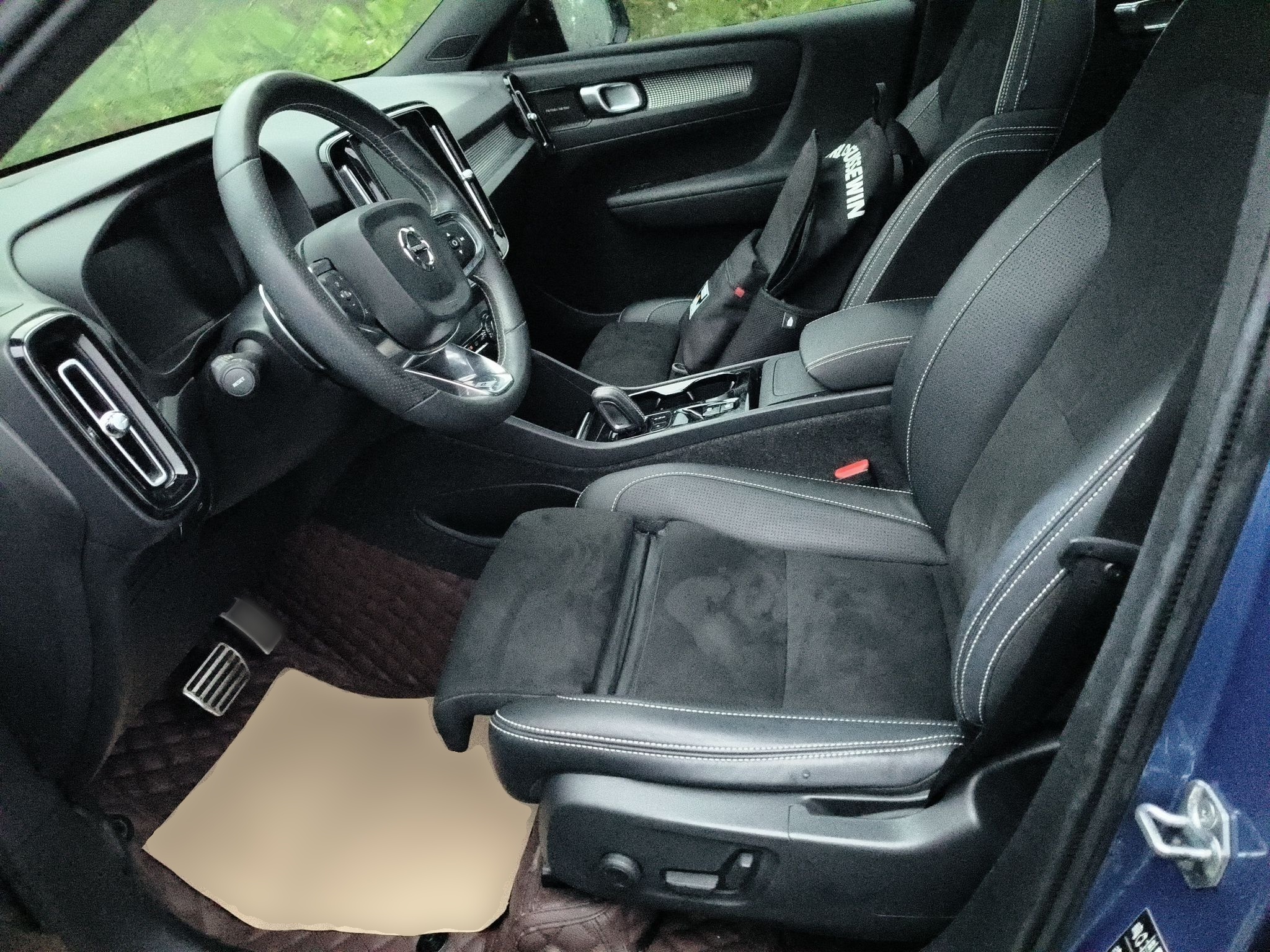 Переднее сиденье в автомобиле