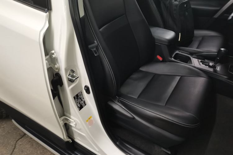 Used Toyota RAV4 2016 2.0L CVT Two-Wheel Drive Comfort Edition China V Standard