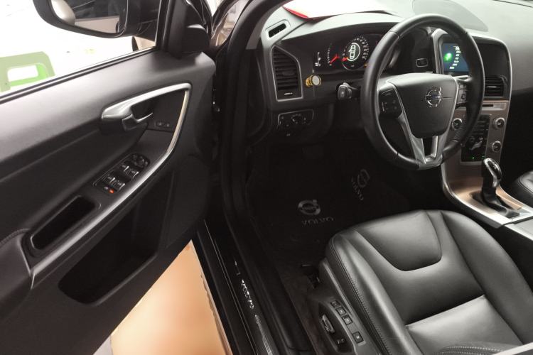 Used Volvo XC60 2017 T5 AWD Smart Upgrade Model