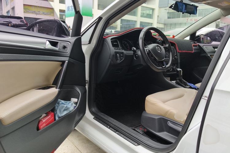 Used Volkswagen Golf 2017 230TSI Automatic Comfort Edition – Celebrating Milestone of One Million Units
