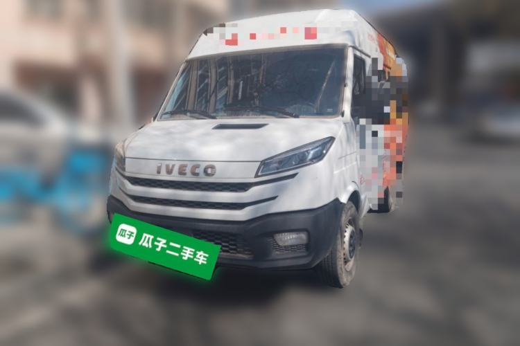 Used Iveco Daily 2023 2.5T A35M1 Short Wheelbase Low-Roof Single-Tire Side-Sliding Door 5-9 Seater