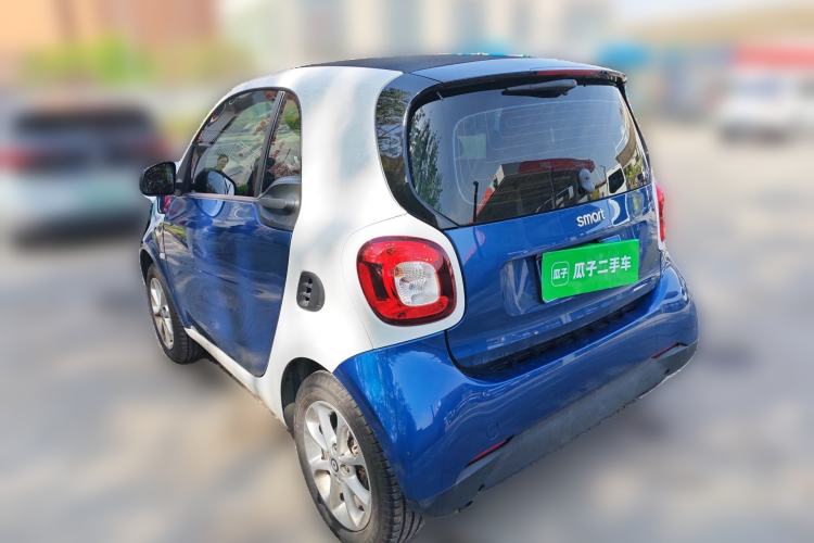 Used smart fortwo 2015 1.0L 52 kW hardtop Dynamic version
