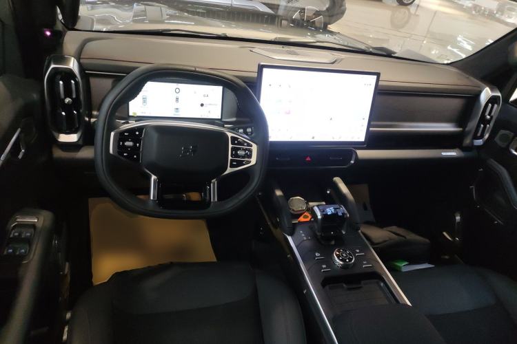 Used JETOUR Traveler 2023 2.0T All-Wheel Drive Conquer PRO Center Console