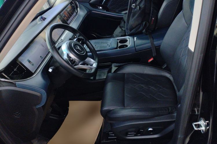 Used VOYAH FREE 2023 Four-Wheel Drive Extended-Range Model with Ultra-Long Range
