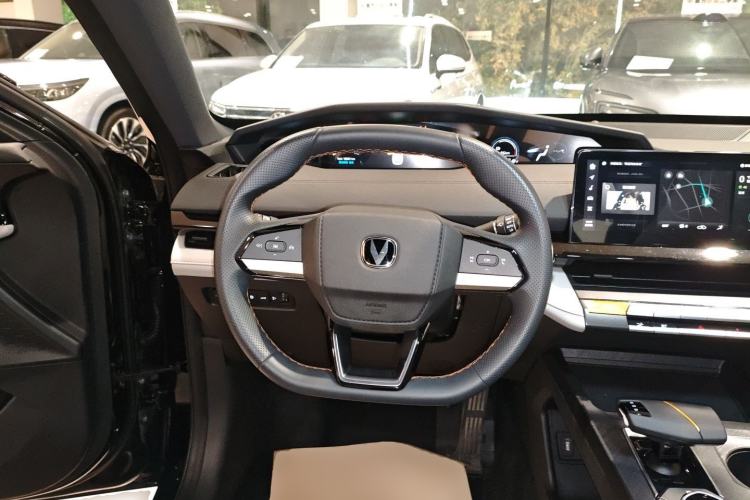 Used CHANGAN UNI-V iDD 2024 Blue Whale Smart Electric iDD 136km ZhiKu Model
