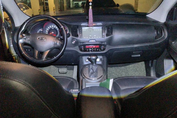 Used Kia Sportage R 2014 2.0L Automatic Two-Wheel Drive DLX Center Console