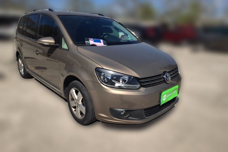 Used Volkswagen Touran 2015 1.4T DSG Comfort Edition 5 Seats Front Right 45 Deg