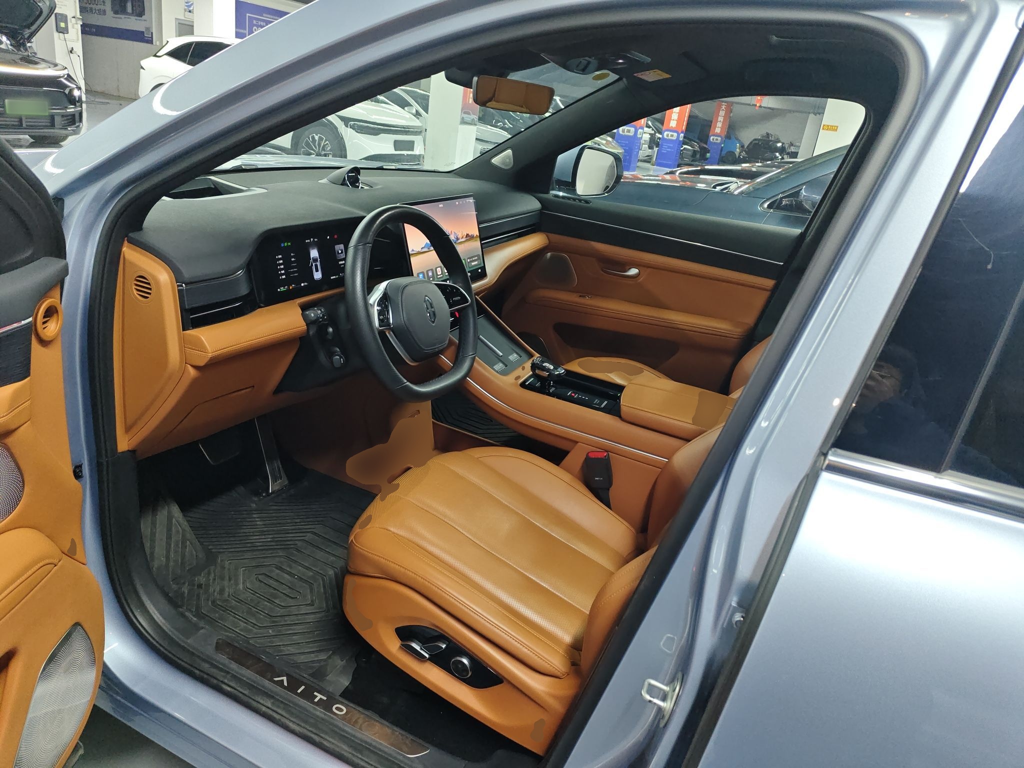 Переднее сиденье в автомобиле