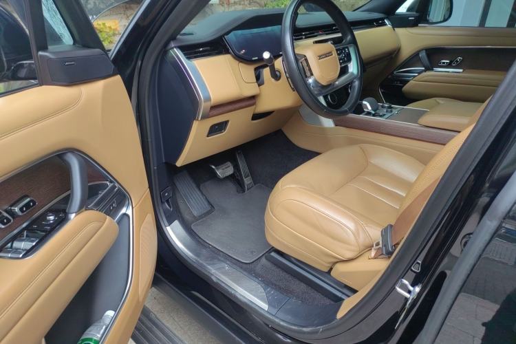 Used Land Rover Range 2023 3.0 L6 360 PS Grand Edition Driver Seat