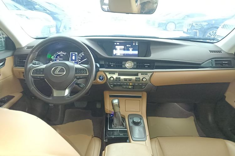 Used Lexus ES 2015 300h Comfort Edition

