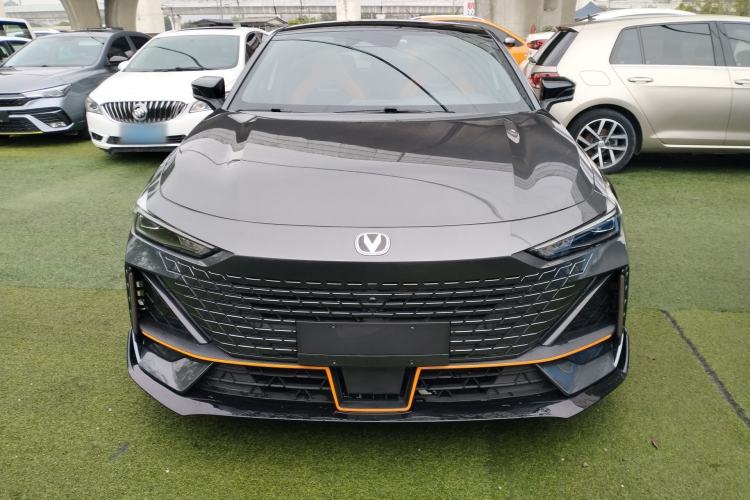 Used CHANGAN UNI-V 2023 1.5T Sport Edition Front