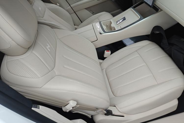 Used ONVO Luxeed L90 2025 Model—Ultra Six-Seater Version Right Front Seat