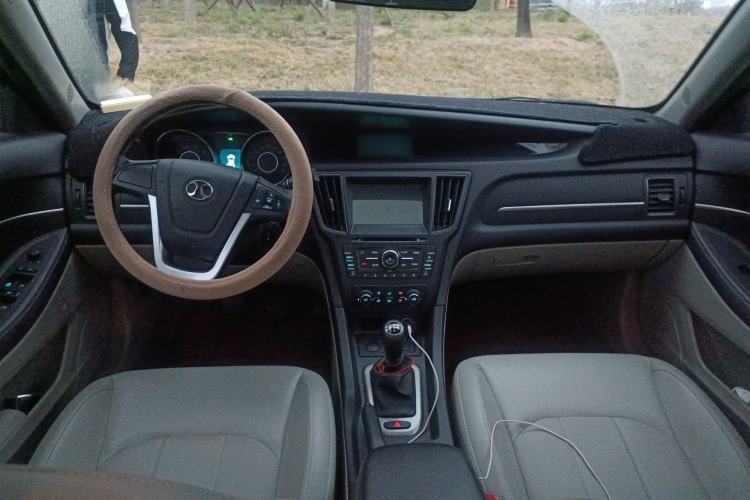 Used BAIC Senova D50 2014 1.5L manual comfort version Center Console