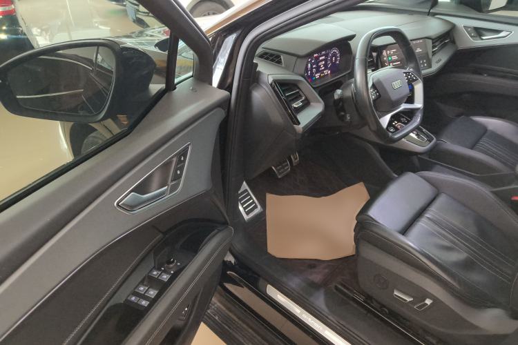 Used Audi Q5 e-tron 2023 40 e-tron Shining Edition Mecha Kit
