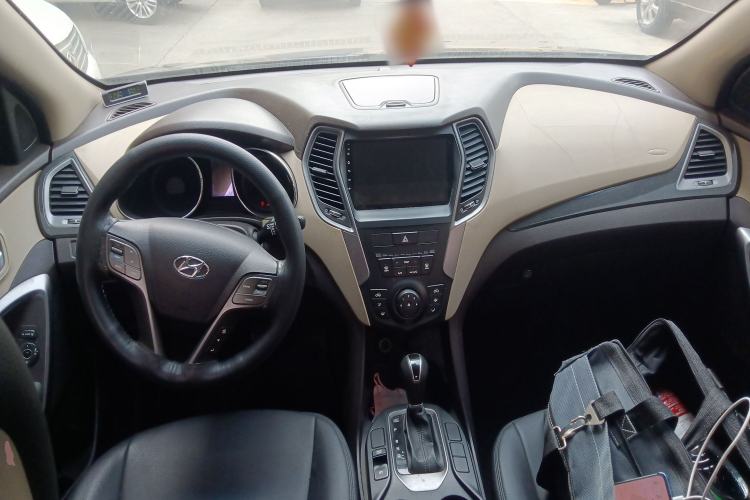 Used Hyundai Santa Fe 2013 2.4L Automatic 2WD Comfort Edition Center Console