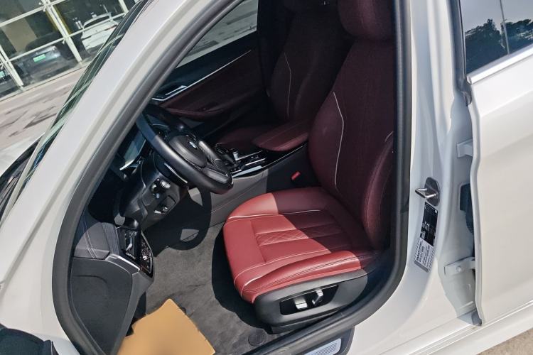 Used BMW 5 Series 2022 Second Facelift 530Li Leading Edition M Sport Package Left Front Seat